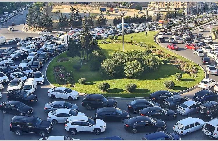 Texniki nasaz yük avtomobil yolda sıxlıq yaratdı 