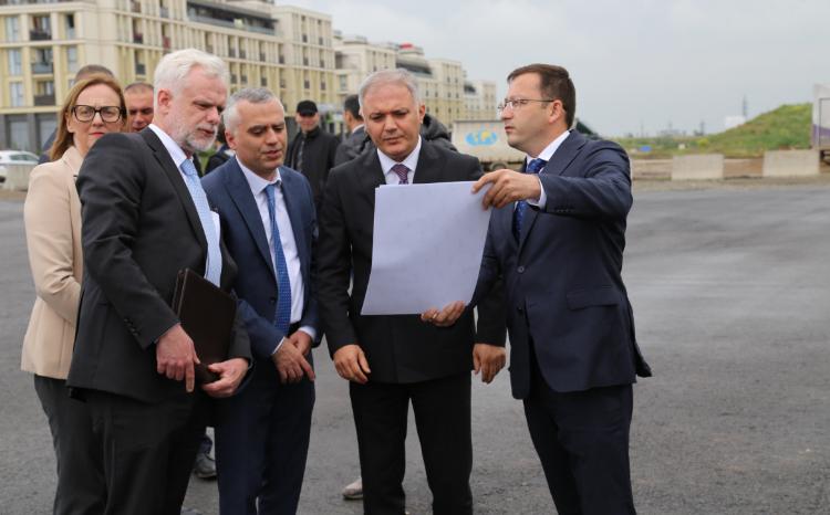 Füzuliyə gedən ABŞ səfiri dağıntıların miqyasından təsirlənib 