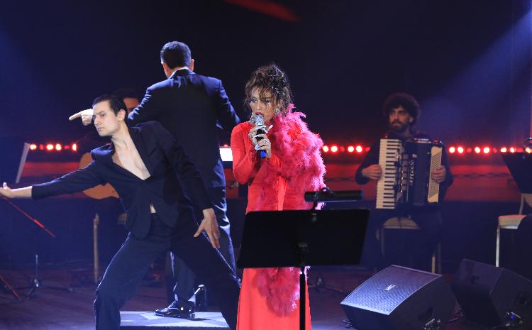 Səhnəyə 40 dərəcə qızdırma ilə çıxdı 