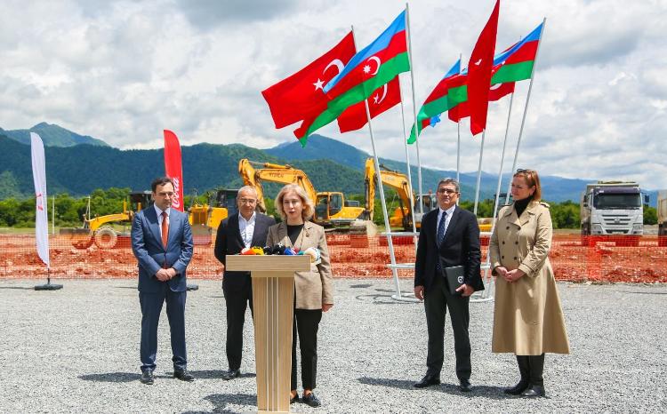 Coca-Cola Azərbaycana investisiya etməyə davam edir 