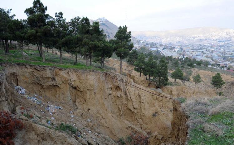 Sürüşmə və çökmə prosesləri qeydə alınıb 