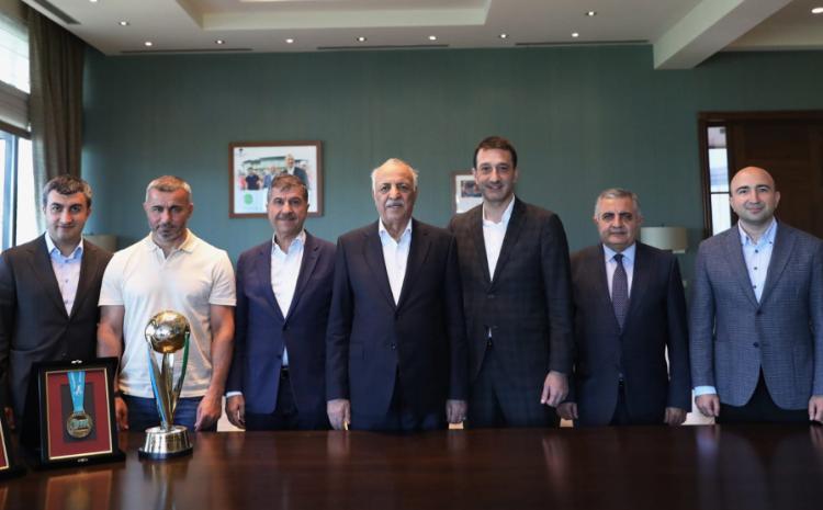 “Qarabağ”ın fəxri prezidenti klubu çempionluq münasibətilə təbrik edib 