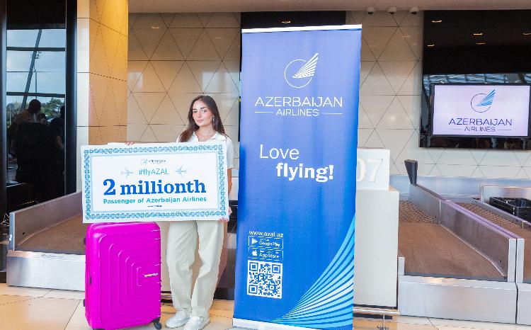 AZAL наградил своего двухмиллионного пассажира 