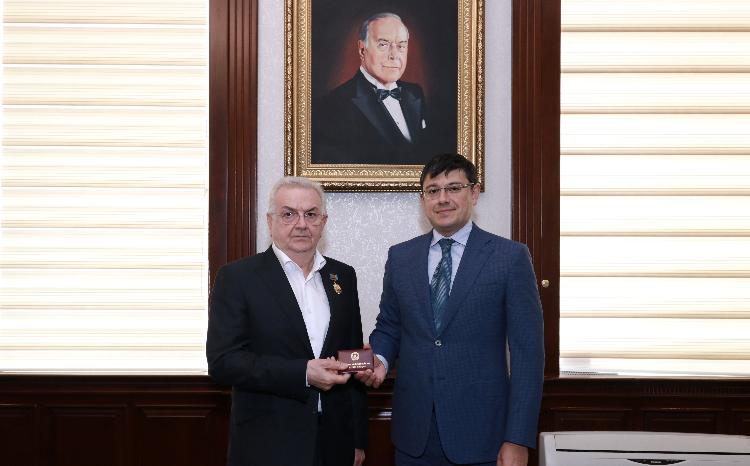 Məşhur onkoloq Məmməd Bağır Əliyevə “Heydər Əliyevin 100 illiyi (1923-2023)” yubiley medalı təqdim edilib 