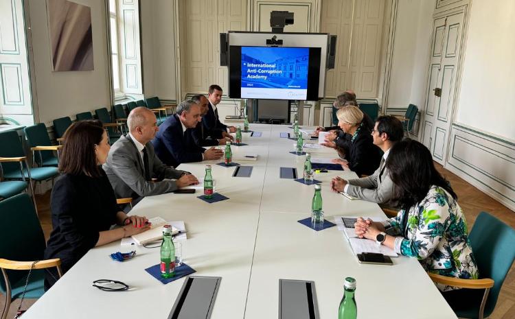 Baş prokuror Beynəlxalq Antikorrupsiya Akademiyasının rəhbəri ilə görüşüb 