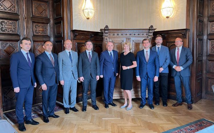 Baş prokuror Vyanada işgüzar səfərdədir 