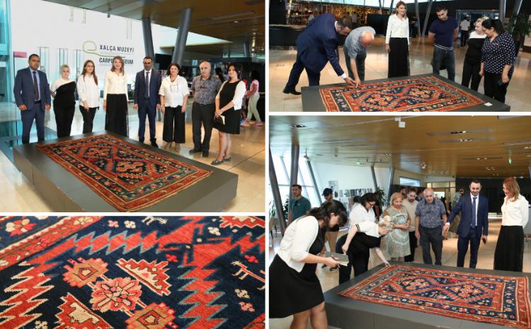 199-летний Карабахский ковер был передан в дар Азербайджанскому национальному музею ковра 