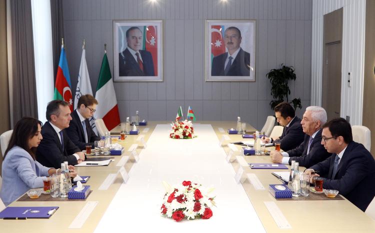 “AzərEnerji” rəhbəri ilə İtaliya səfirinin görüşü olub 