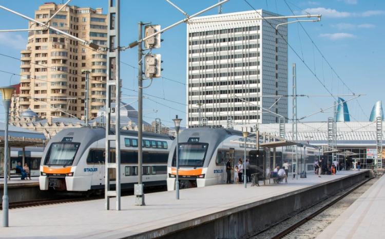 ADY yeni tədris ilinin başlaması ilə bağlı şəhərətrafı qatar reyslərinin sayını artırır - CƏDVƏL