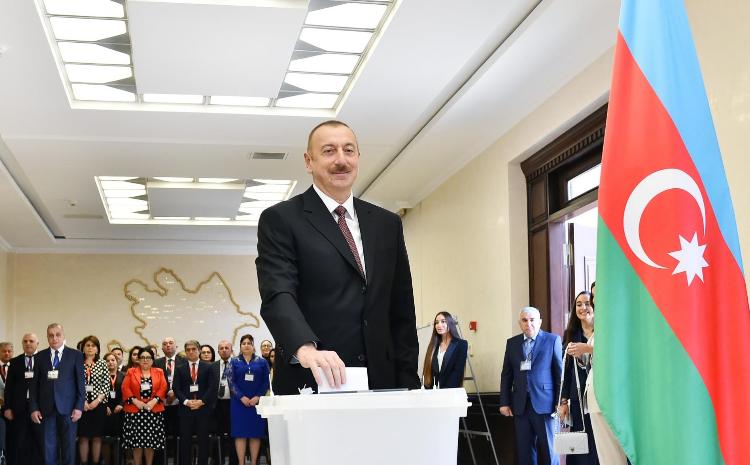 Prezident və ailəsi səs verdi 