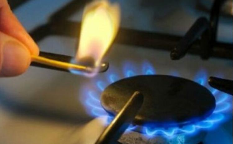 Minik avtomobilinin qaz xəttinə çırpılması nəticəsində qaz xətti yararsız hala düşüb 