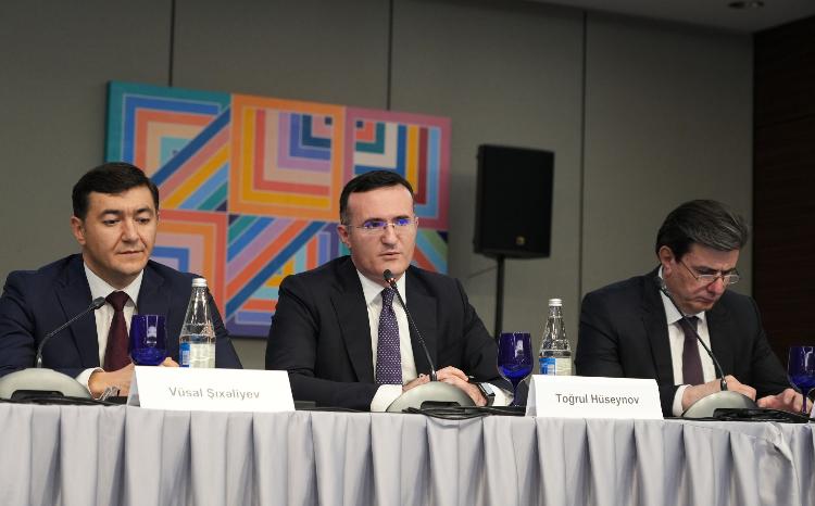 Ədliyyə nazirinin müavini sahibkarlarla görüşüb 