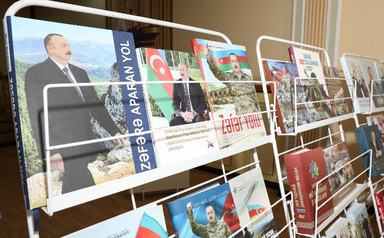 В БГУ проходит книжная выставка ко Дню Победы 