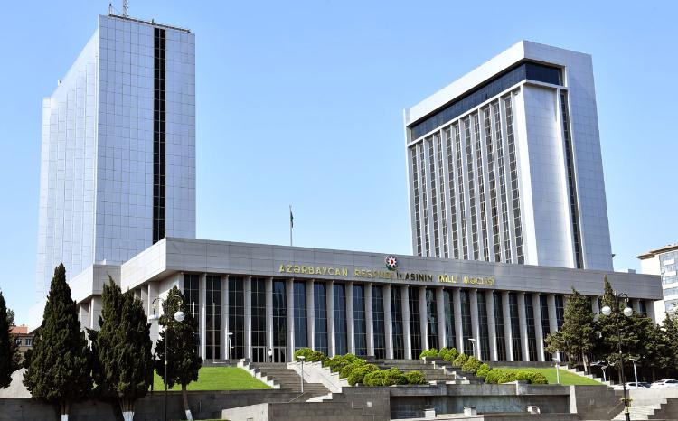 В Милли Меджлис продолжают поступать письма с соболезнованиями в связи с авиакрушением 