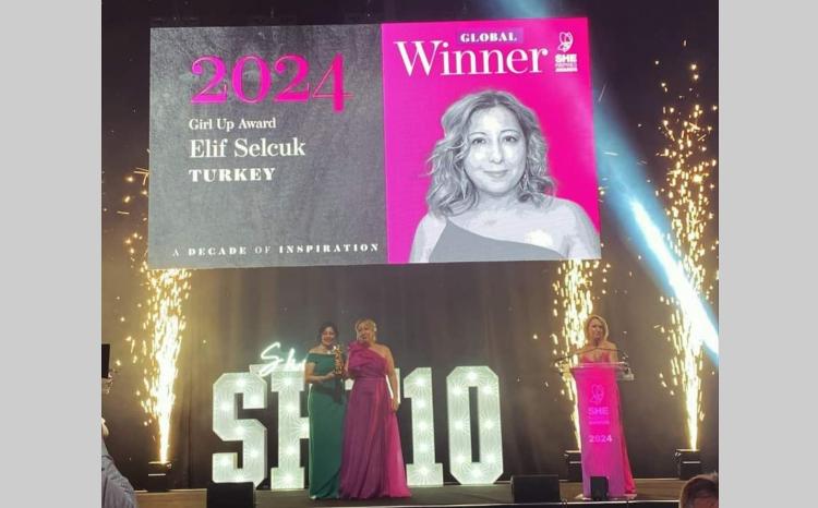 Elif müəllimə “SHEINSPIRES” fondundan “GIRLS UP” xüsusi kateqoriyası üzrə mükafat qazandı 