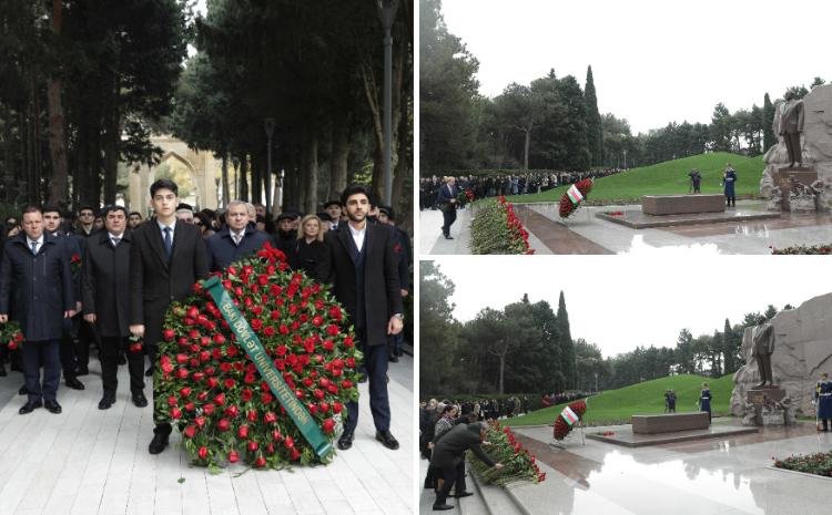 Коллектив БГУ посетил могилу общенационального лидера Гейдара Алиева 