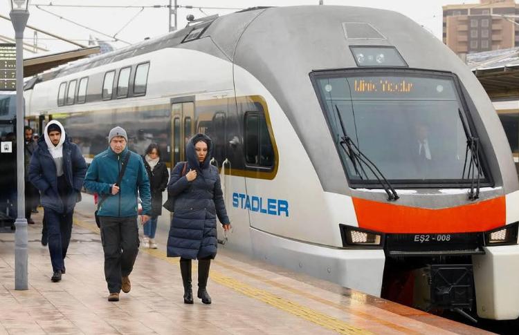 ADY: Hava şəraitinə görə sərnişin qatarlarının sürət həddi endirilib 