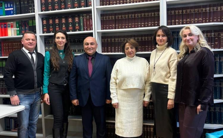 Mediatorlar Belarus Respublikası Hüquqşünaslar İttifaqının icraçı direktoru İrina Orlovskaya tərəfindən qəbul edilib 