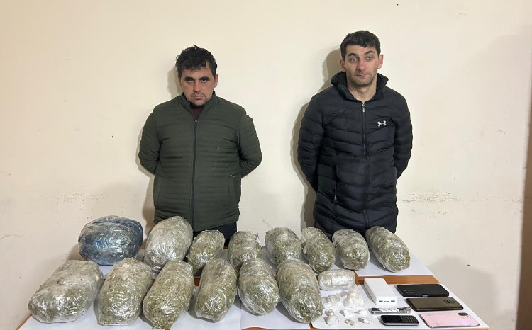Narkotik vasitələri ölkə ərazisinə keçirməyə cəhd edən şəxslər saxlanılıb 
