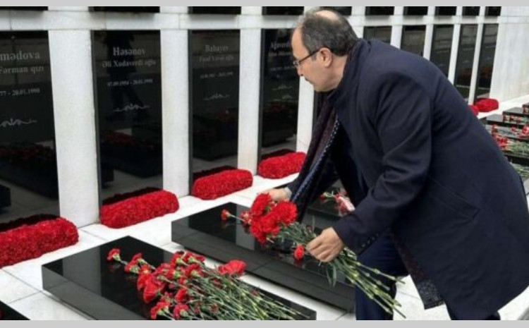 Türkiyə səfiri Şəhidlər xiyabanını ziyarət etdi 