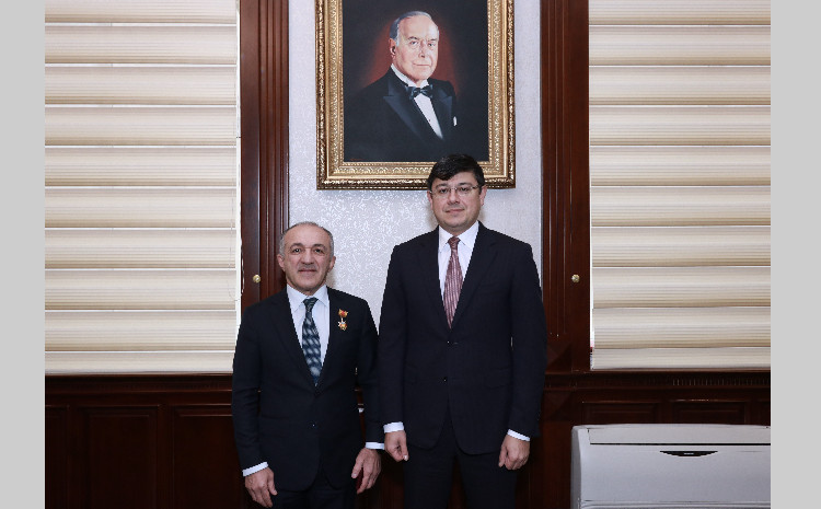 Belarusdakı diaspor təşkilatının rəhbərinə medal təqdim olunub 