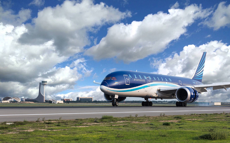 Перенаправленные в Гянджу из-за тумана самолеты AZAL прибыли в Баку 