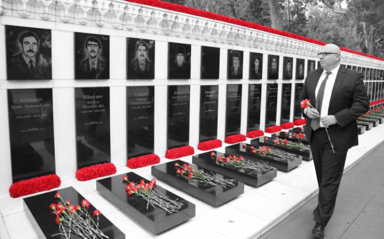 ABŞ səfiri Şəhidlər xiyabanında 