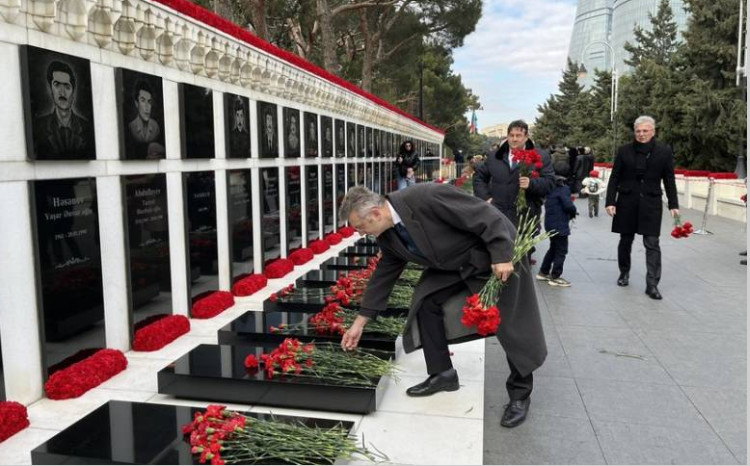 Посол ФРГ в Баку почтил память жертв 20 Января 