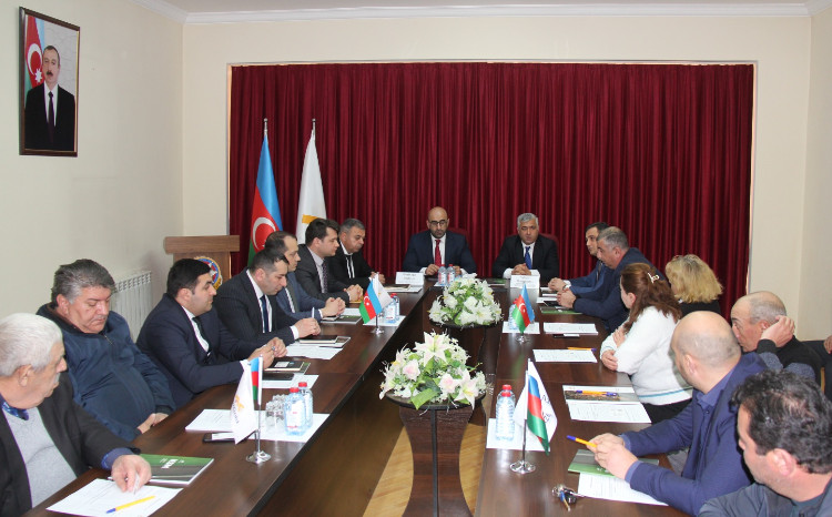 Daşkəsəndə yerli sahibkarlarla görüş keçirilib 