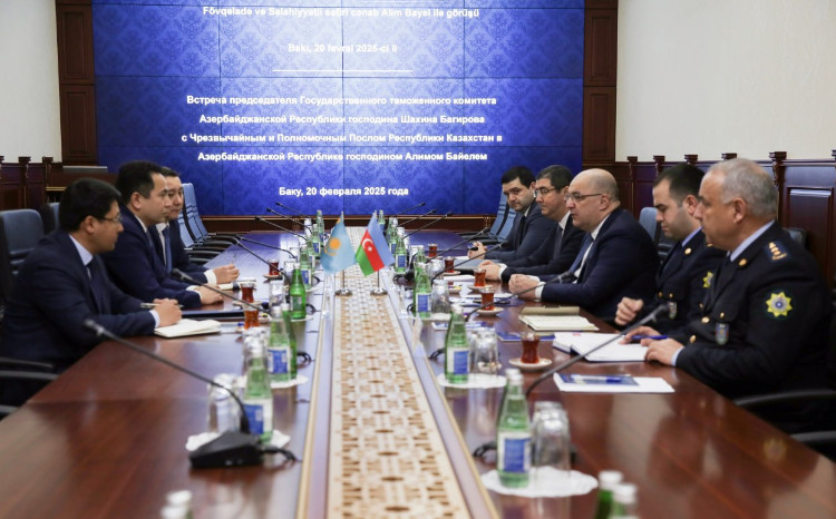 Посол Казахстана встретился с Председателем Государственного таможенного комитета Азербайджана 