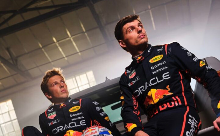 Red Bull yeni kombinezonları təqdim edib 