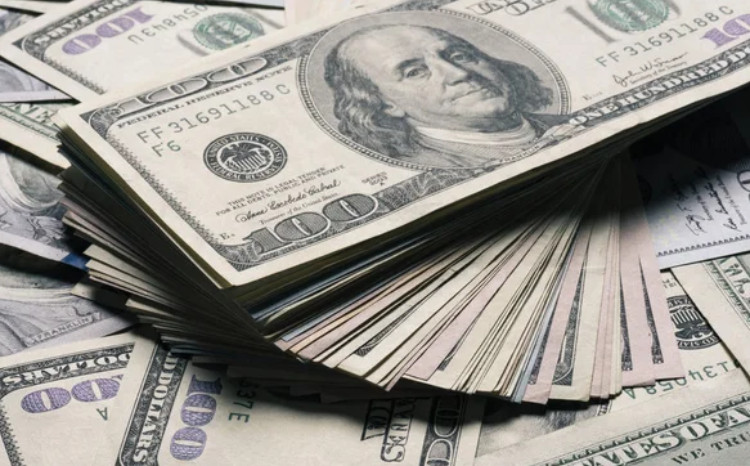 Azərbaycandakı valyuta hərraclarındakı satış 20 %-ə yaxın artıb 