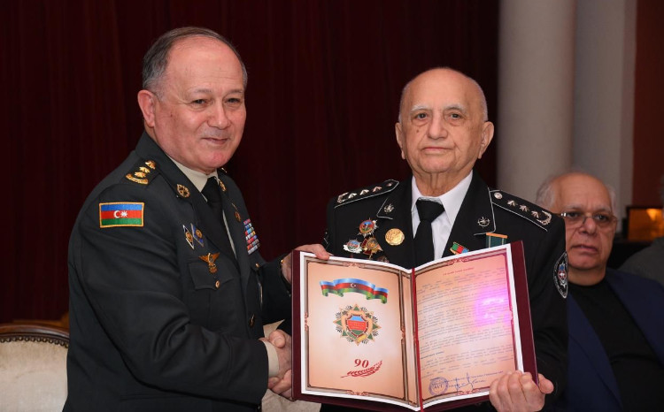 Cəlil Xəlilov Şamil Süleymanovu 90 illik yubileyi münasibətilə təbrik etdi 