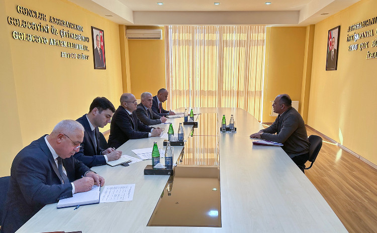 Energetika naziri Saatlıda vətəndaşları qəbul edib 