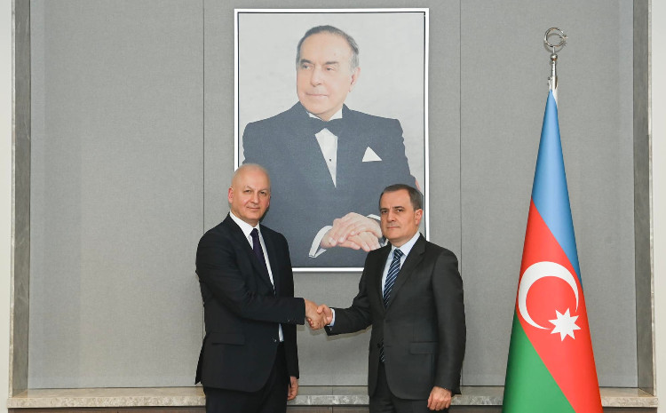 Elm və siyasət dialoqu: Azərbaycanın xarici işlər naziri Türk Akademiyasının prezidenti ilə görüşüb 