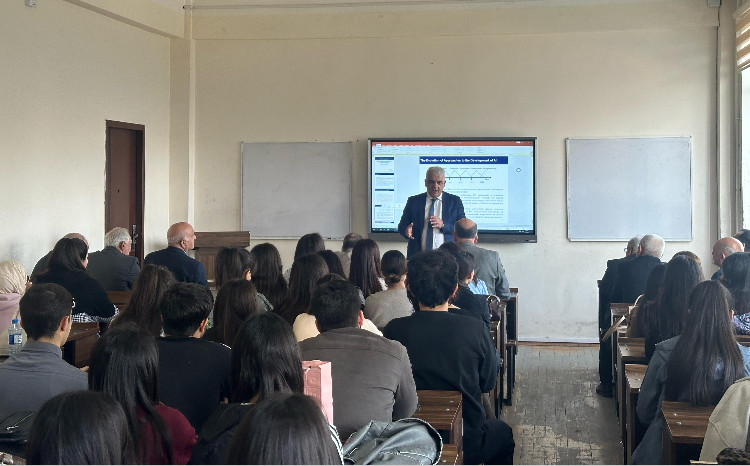 В БГУ прошла сессия по использованию искусственного интеллекта 