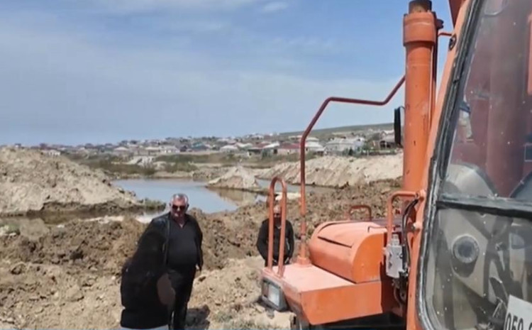 AzTV BƏLƏDİYYƏ SƏDRİNİN YALANINI İFŞA ETDİ - Daha bir QANUNSUZLUQ - GÖRÜNTÜLƏR