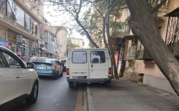 Səkilərdə avtomobil saxlayan sürücülərə xəbərdarlıq edildi 