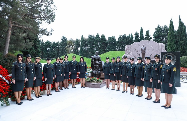 Dövlət Xidmətinin qadın hərbi qulluqçuları Zərifə Əliyevanı yad etdilər 