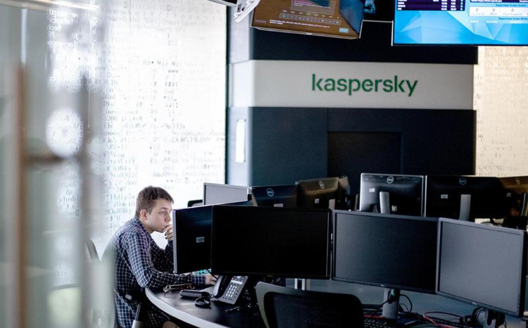 Сидели в YouTube и чатились в WhatsApp - какими приложениями чаще всего пользовались дети в начале 2025 года 