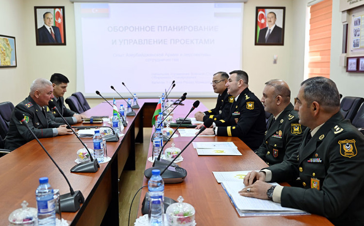 Bakıda Azərbaycan və Özbəkistan Müdafiə nazirlikləri nümayəndələrinin görüşü keçirilib 