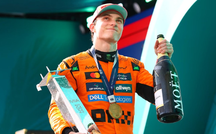 Ферстаппен стартовал с поула, Пиастры финишировал первым! 