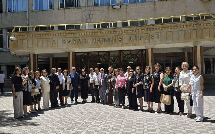 Filologiya fakültəsinin məzunları 30 il sonra yenidən BDU-da 