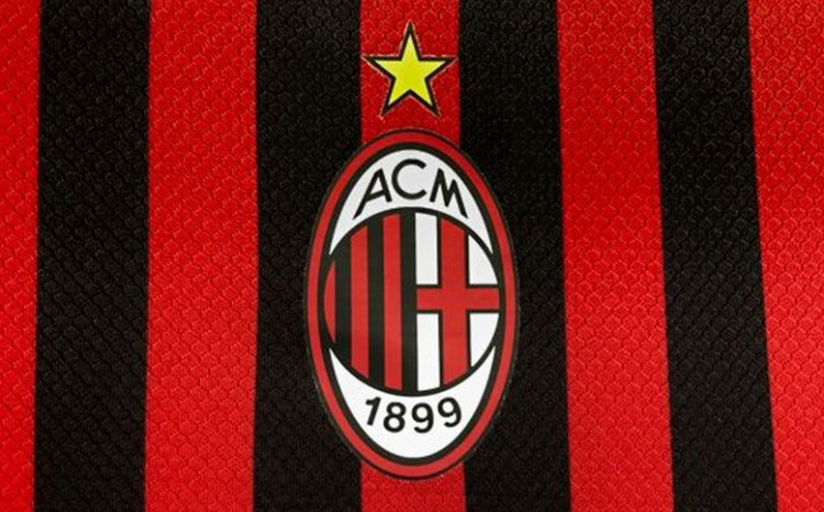 “Milan” iki hücumçuya diqqət yetirir 