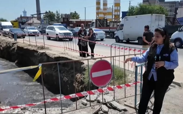 27 yaşlı gənc necə kanalizasiya quyusuna düşüb? - AzTV ölkə gündəmini zəbt edən ərazidə - VİDEO