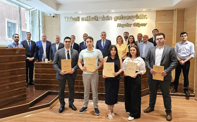 Vəkillər Kollegiyası rəhbərinin sədrliyi ilə Bakı Dövlət Universitetində magistrantların dissertasiyası müdafiə olunub 