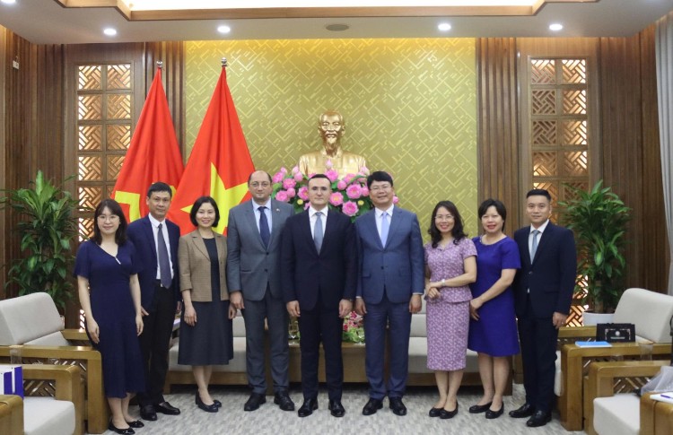 Ədliyyə nazirinin müavini Toğrul Hüseynov Hanoyda vyetnamlı həmkarı ilə görüşüb 