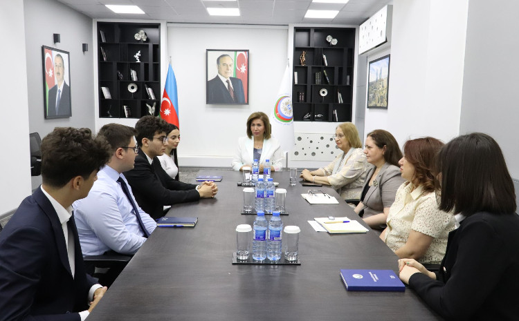 Dövlət Komitəsinin sədri Bahar Muradova Uşaq Səfirlər Məclisinin ali məktəbə qəbul olmuş üzvləri ilə görüşüb 