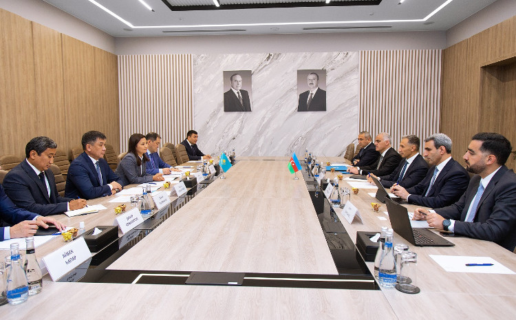 Rəşad Nəbiyev Qazaxıstan Prezidentinin müşaviri və “Qazaxıstan Dəmir Yolları” rəhbəri ilə görüşüb 