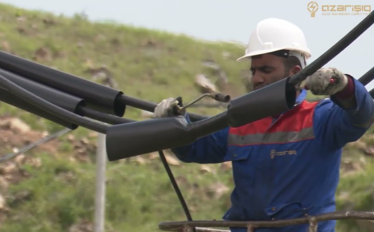 “Azərişıq” ASC Gədəbəyin bir sıra kəndlərində elektrik təsərrüfatını yeniləyir - VİDEO